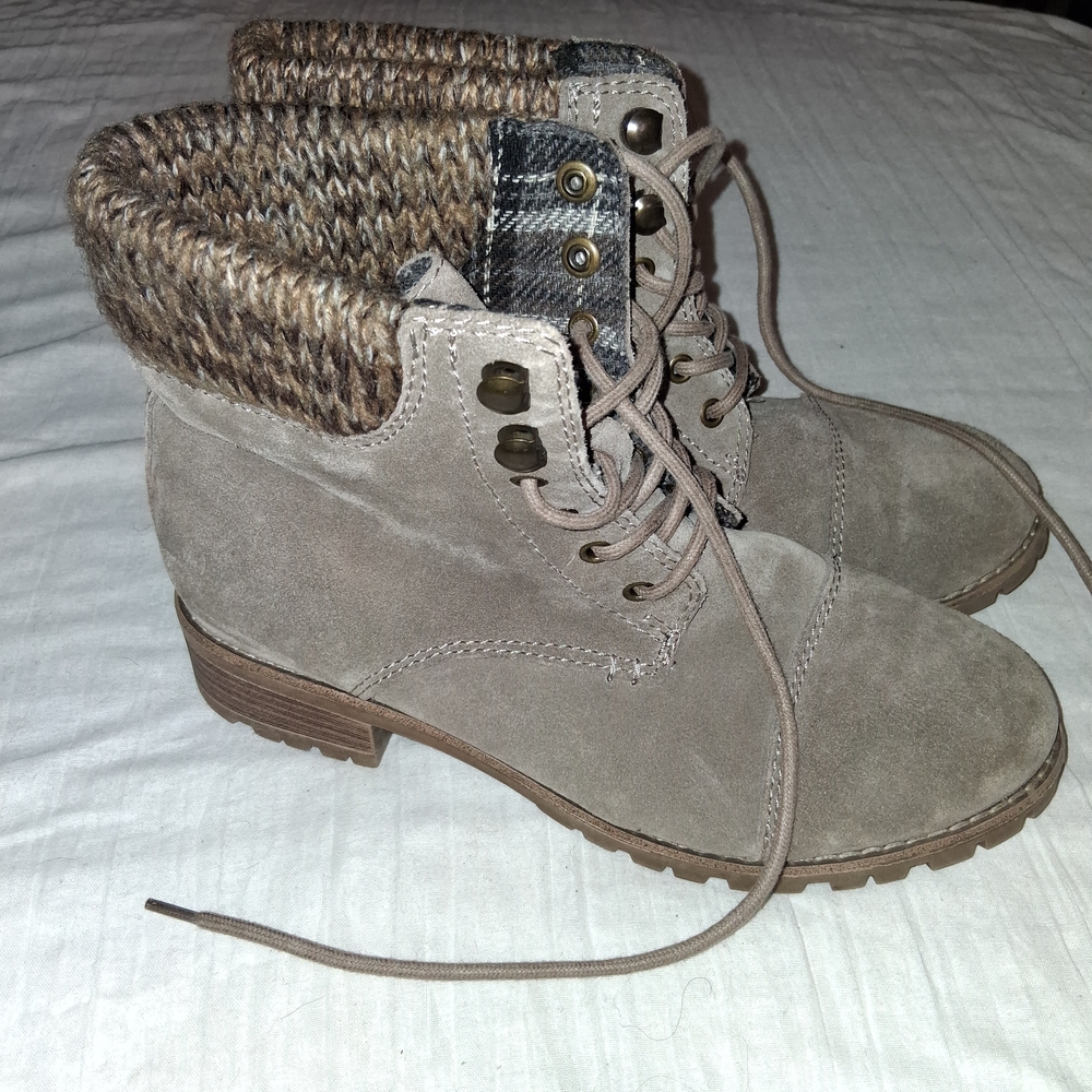 Bjorndal Taupe Lace Up Boots with Knit Cuff